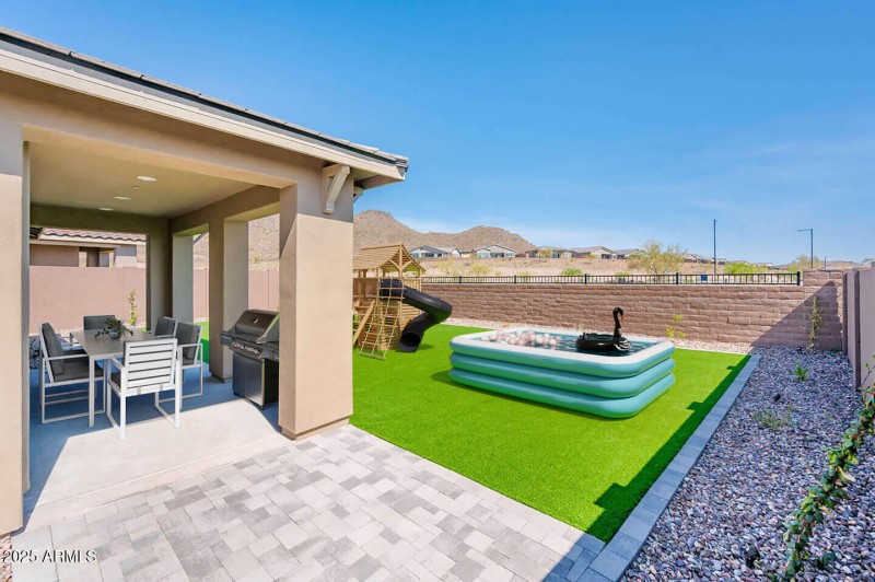 13506_w_cassia_trl_backyard