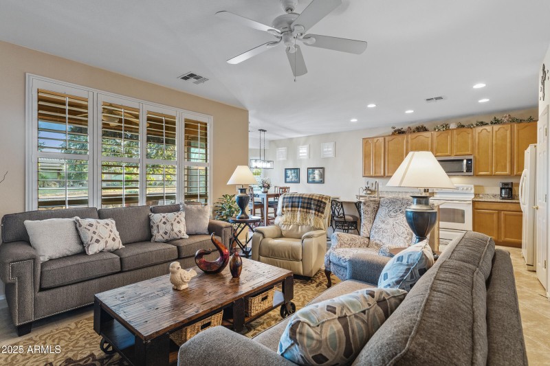 42551 W Candyland Pl-9