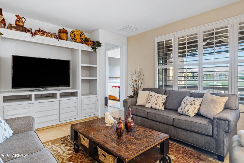 42551 W Candyland Pl-11