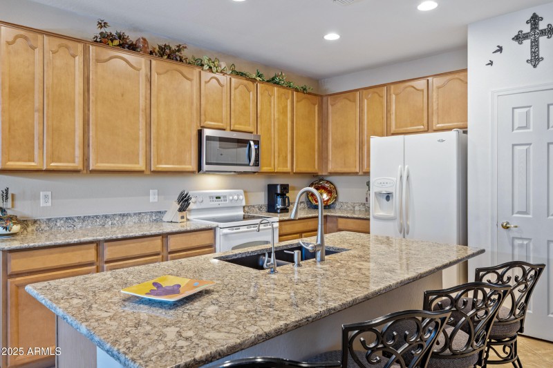 42551 W Candyland Pl-13