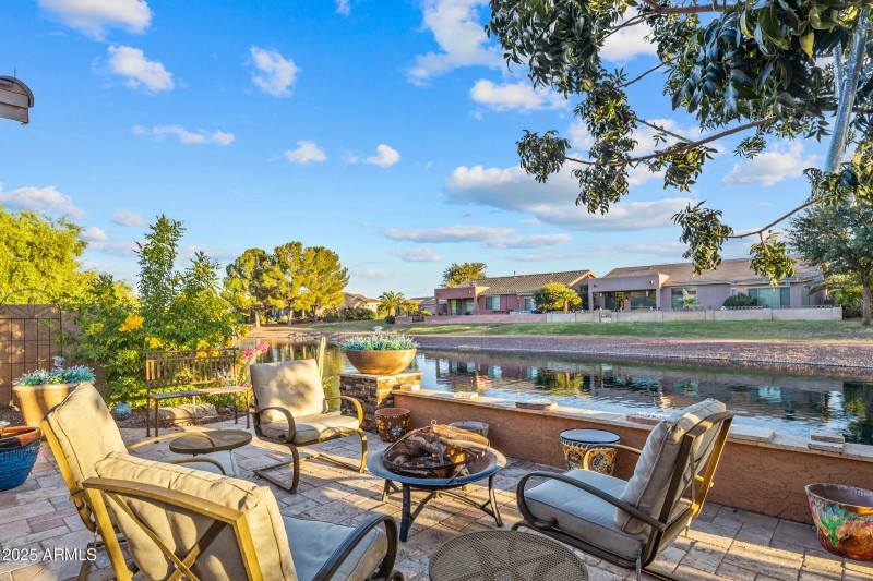 42551 W Candyland Pl-32