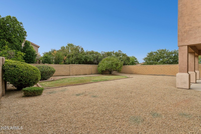 5455 W Buffalo St - Yard