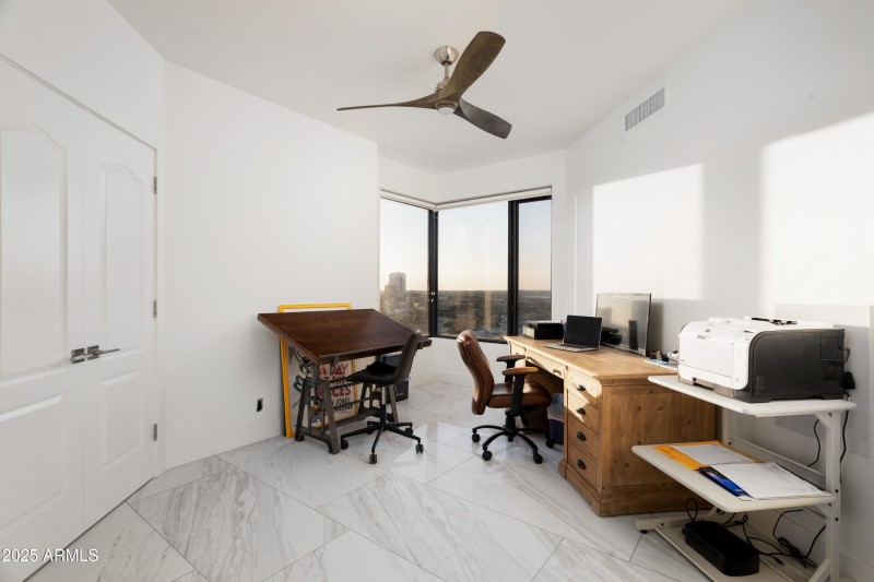 Crystal Point Penthouse-15