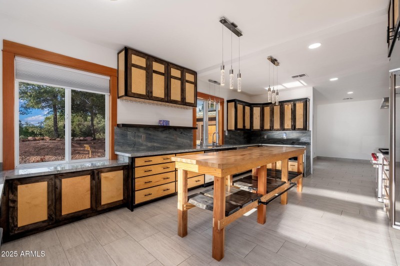 203 S Crescent Moon - 14