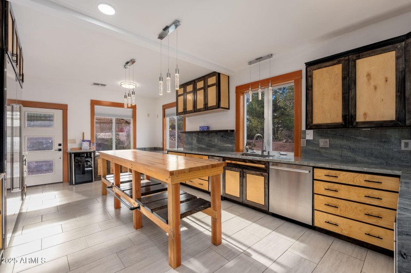 203 S Crescent Moon - 16