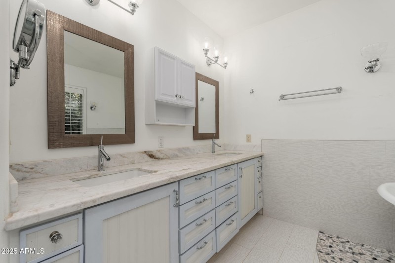 203 S Crescent Moon - 23