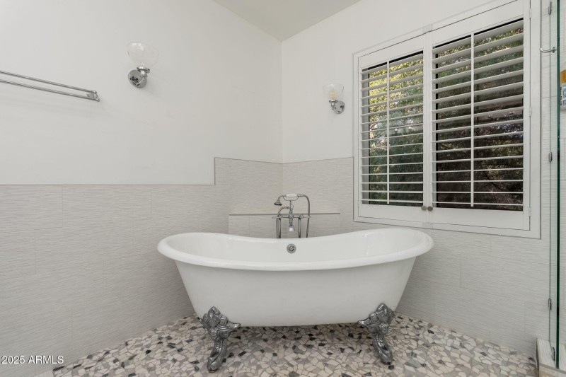 203 S Crescent Moon - 24