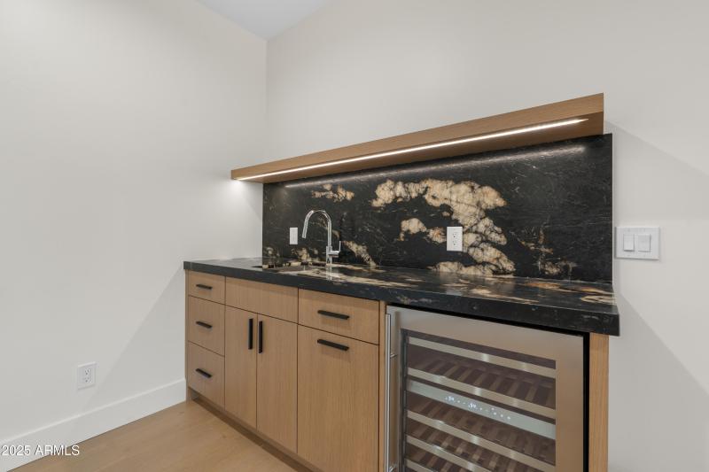 29-downstairs-wetbar