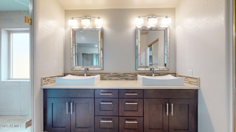 6510-S-Hazelton-Ln-142-10242025_152637