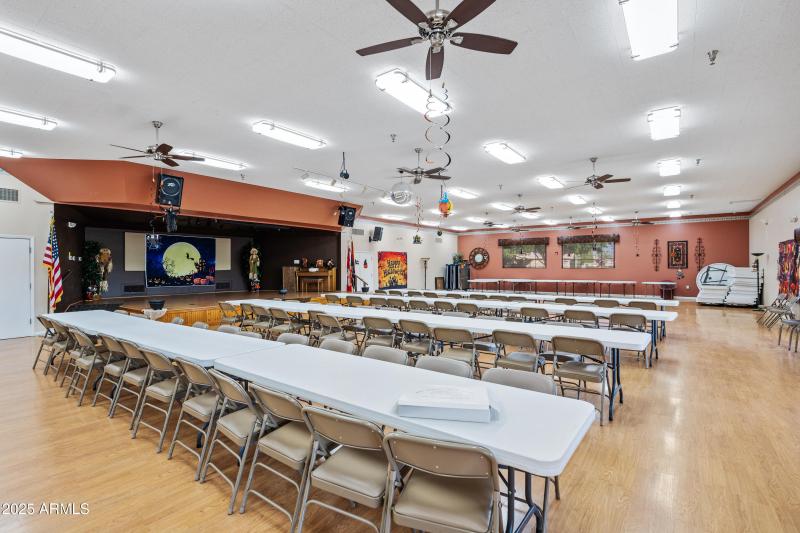 15-MeridianManor-ocupix-Comm