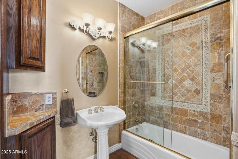 Main Floor Full Bath