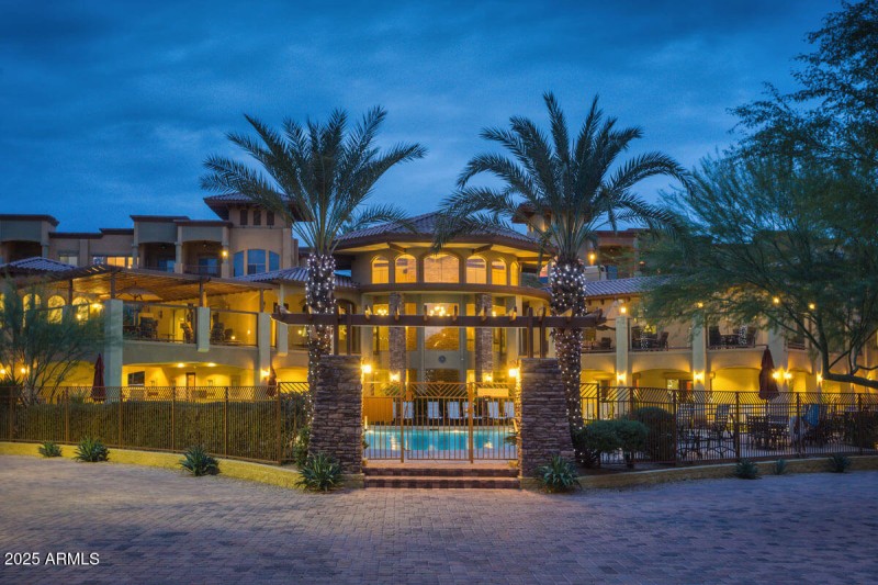 amenities-palazzo-evening