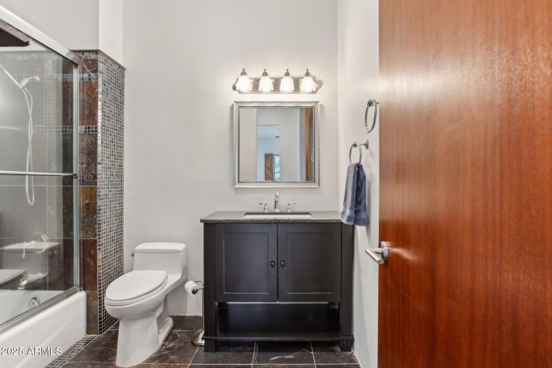 Hall bath off guest bedroom