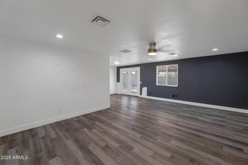 12-web-or-mls-Qp-9078