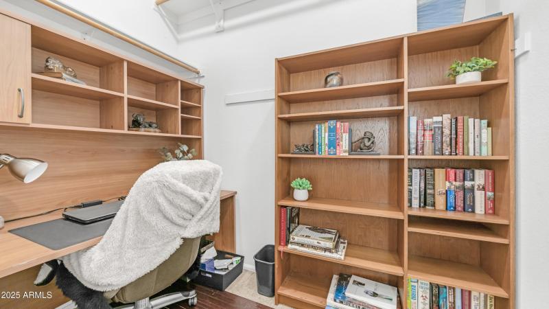 Downstair bedroom walk-in closet