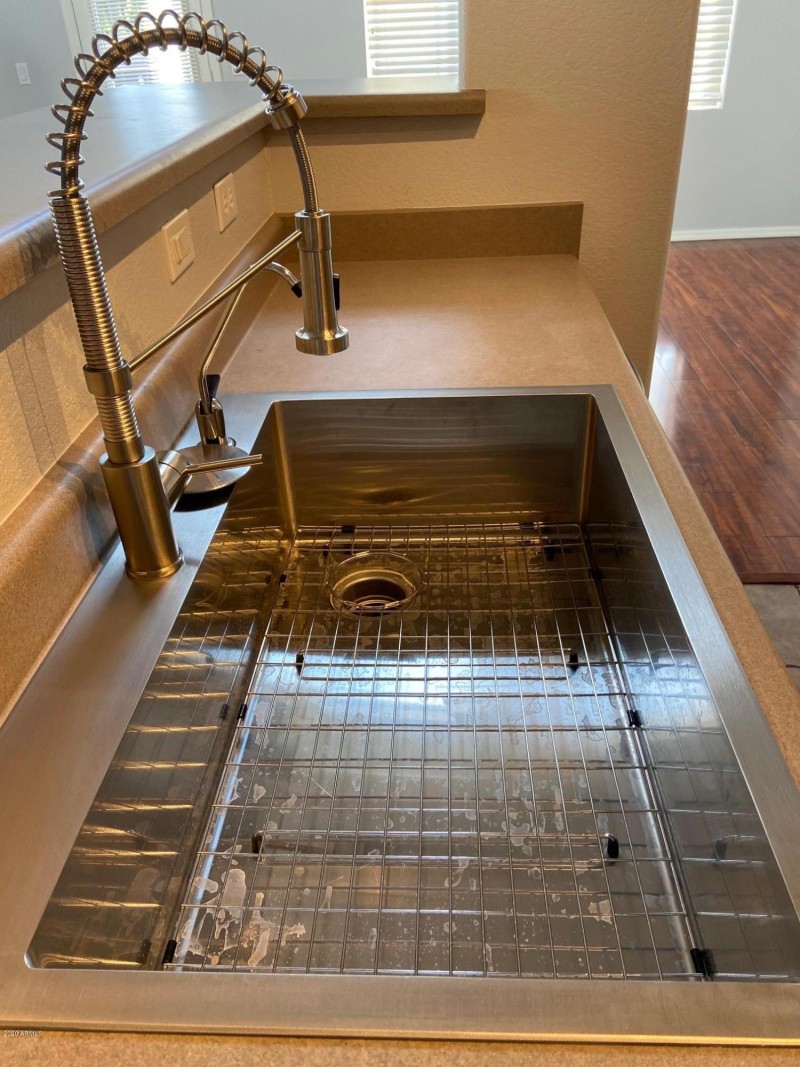 XL STAINLESS KITCHEN SINK
