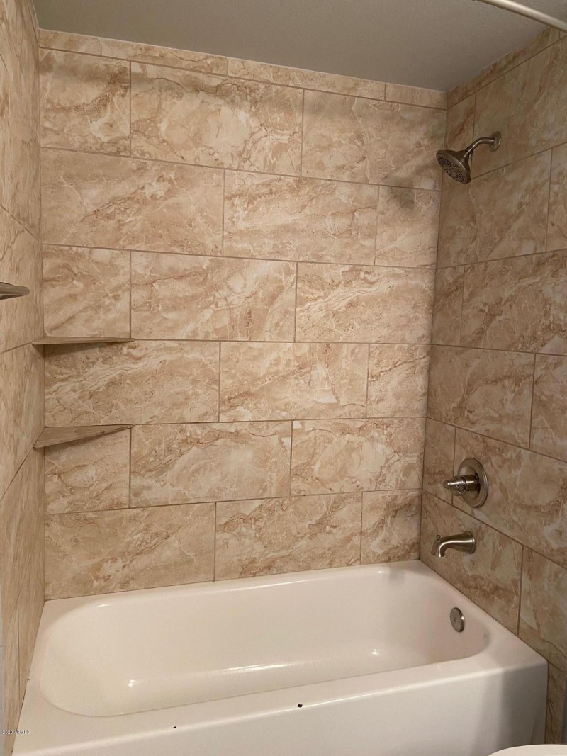 THIRD FLOOR BATHROOM TUB