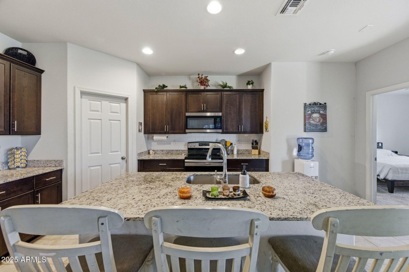 8-web-or-mls-43818 W Acacia Ave-8