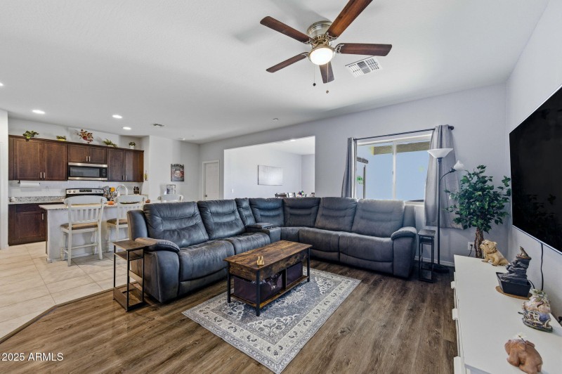 11-web-or-mls-43818 W Acacia Ave-11