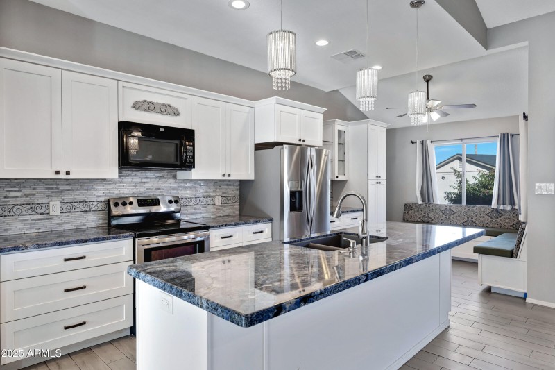 792 W El Monte Pl-12