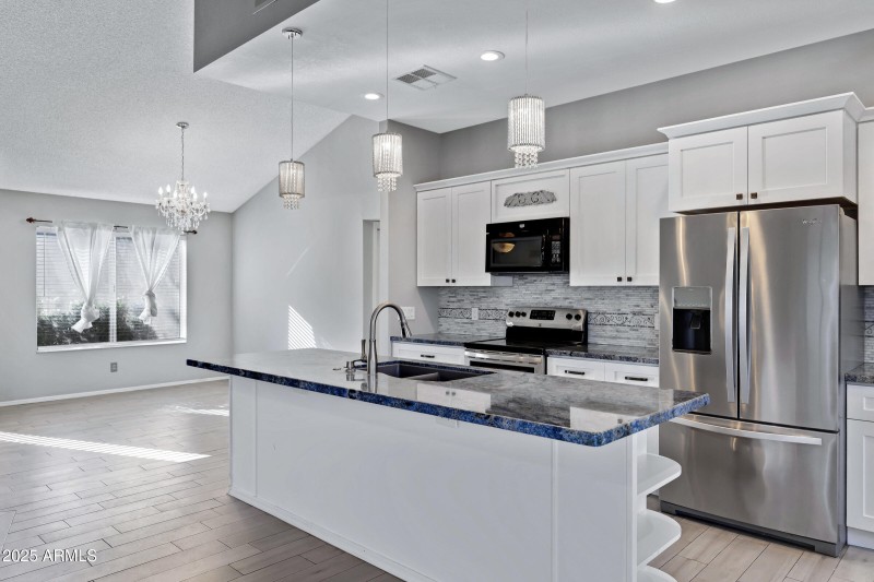 792 W El Monte Pl-13