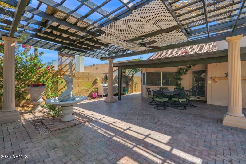 Covered Patio & Fountain