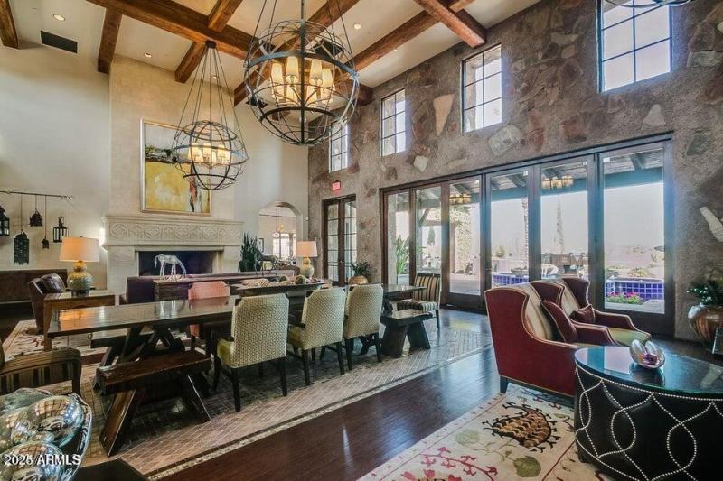 Encanterra Living room photo 2