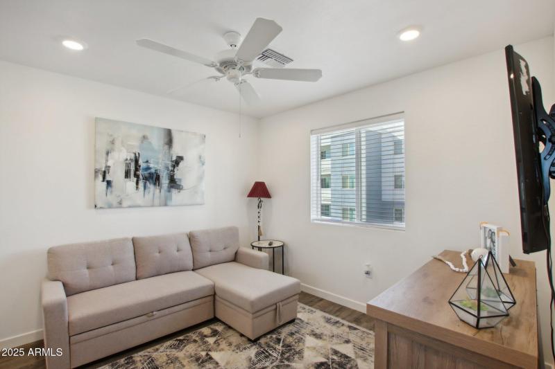 12945 W Greenway Rd L102-004