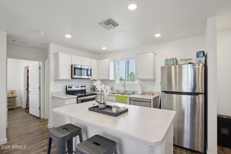 12945 W Greenway Rd L102-006