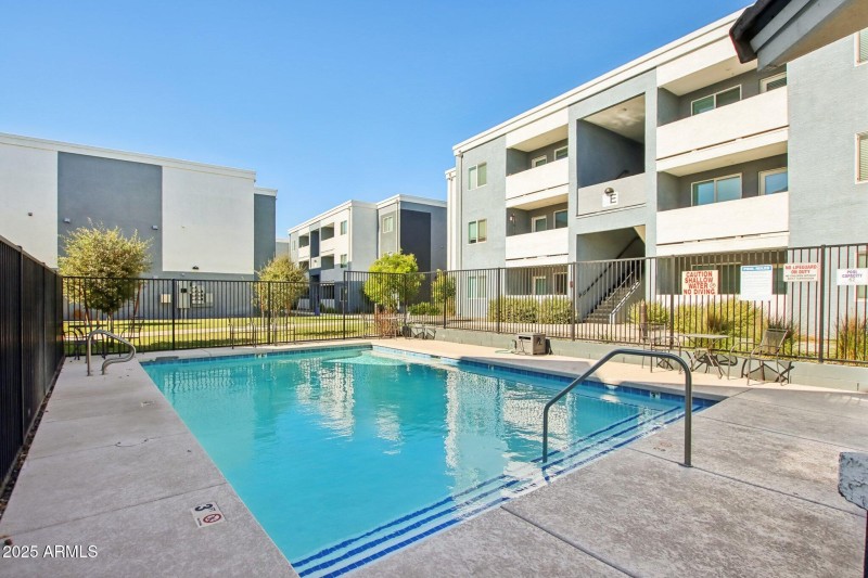 12945 W Greenway Rd h108-030