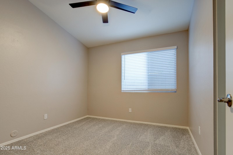 4402 E Creosote drive-15