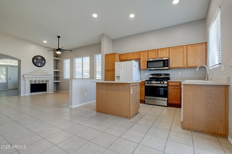 4402 E Creosote drive-24