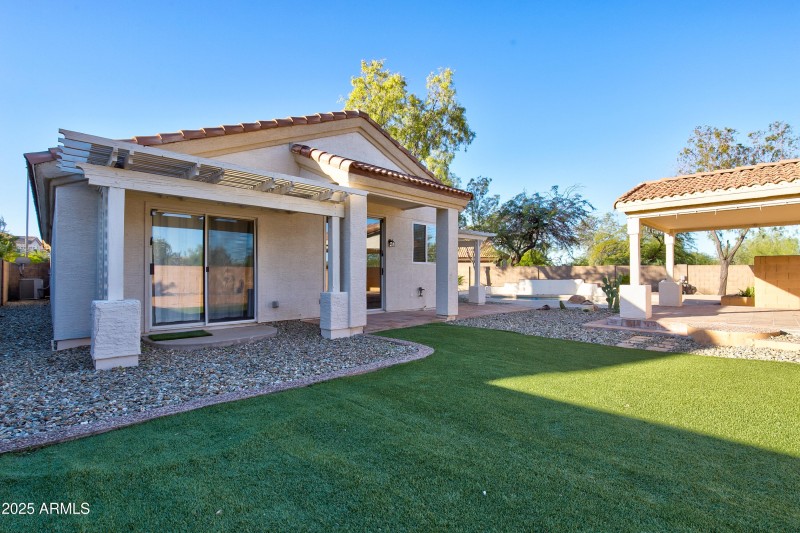 4402 E Creosote drive-31