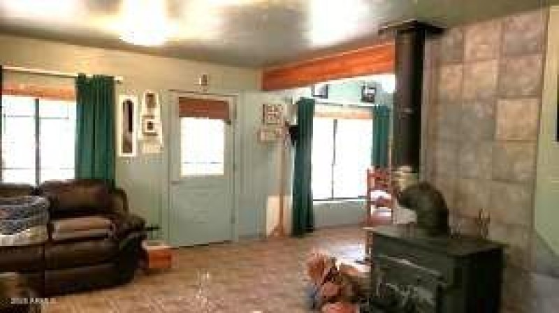 Living Rm Wood stv Centrally located