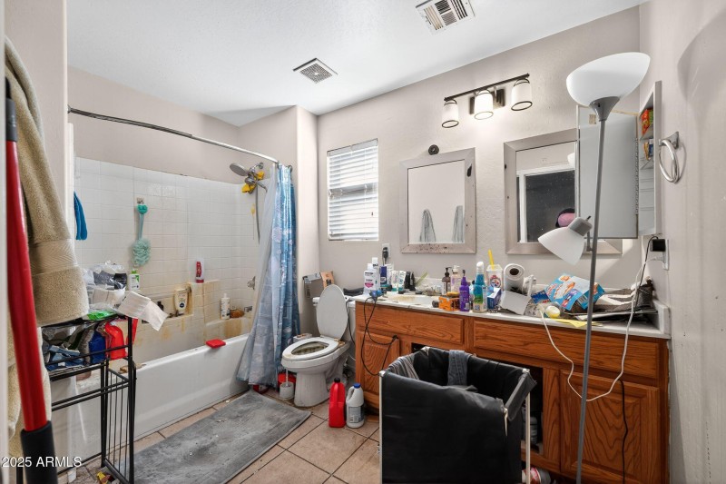 Bathroom for sharing_660 E El Prado Rd