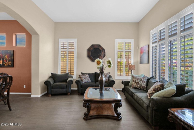 339 Horseshoe - 08Living Room1