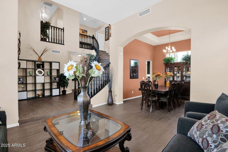 339 Horseshoe - 07Living Room1