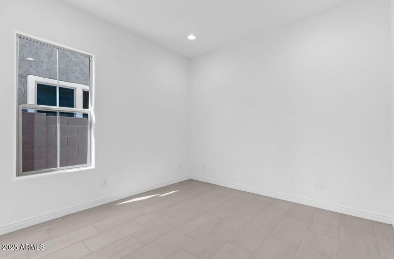 7632 W Remuda Drive ~ Ready Now!