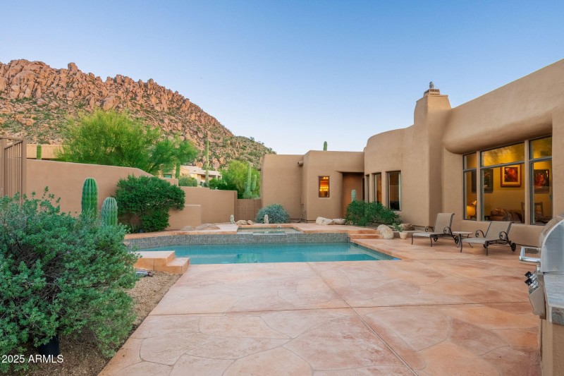 Pool Spa wih Mountain Views