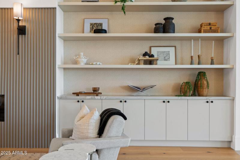 8-web-or-mls-10809-n-82nd-pl