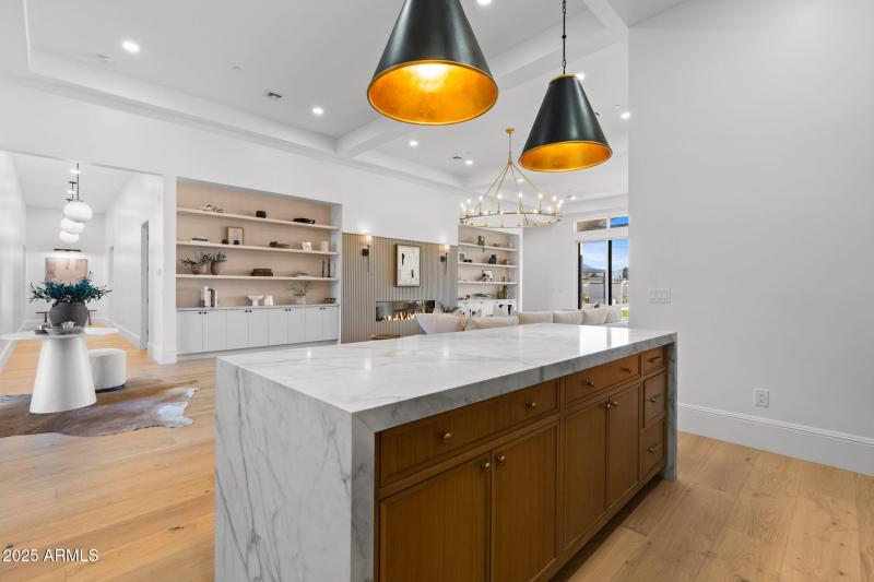 12-web-or-mls-10809-n-82nd-pl