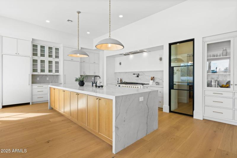 16-web-or-mls-10809-n-82nd-pl