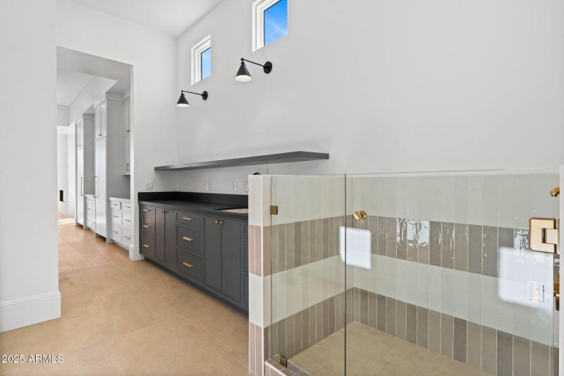 46-web-or-mls-10809-n-82nd-pl