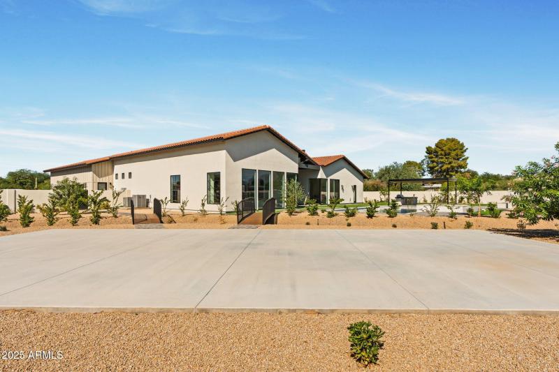 50-web-or-mls-10809-n-82nd-pl