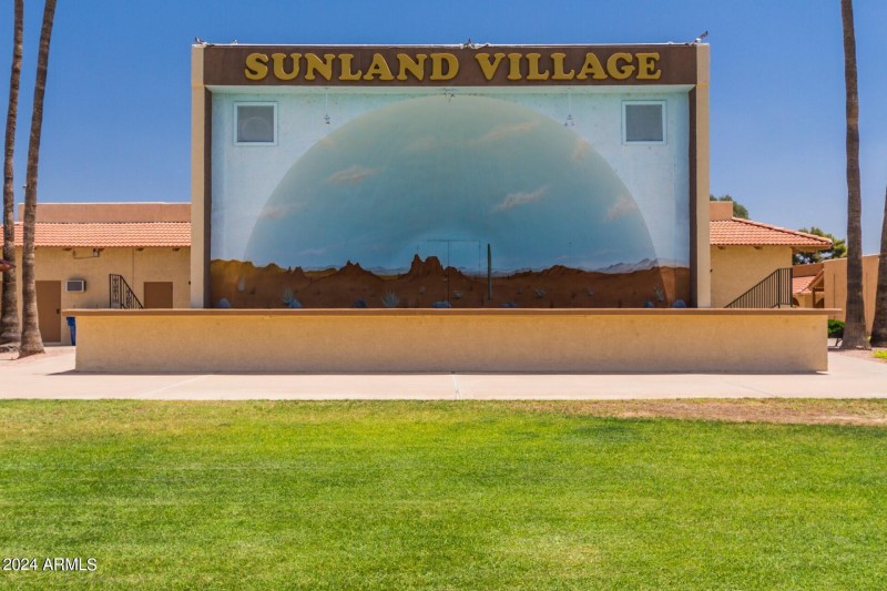 sign sunland