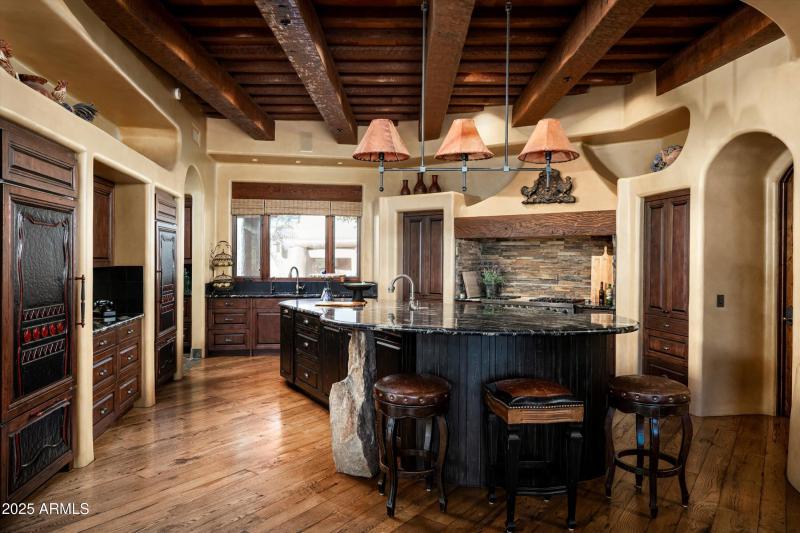 021-8681 E Artisan Pass -23