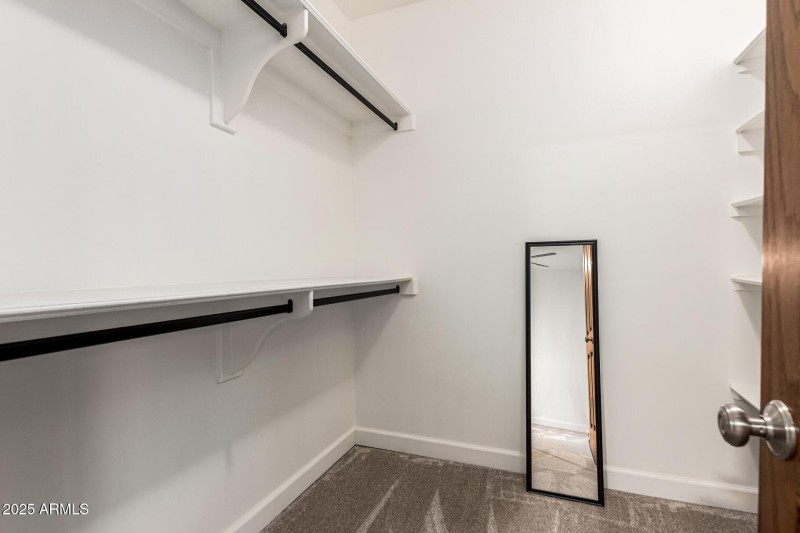 Guest bedroom 1 Closet