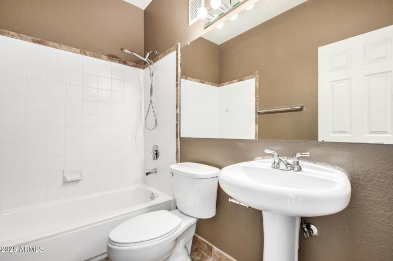 28 - Paradise Village