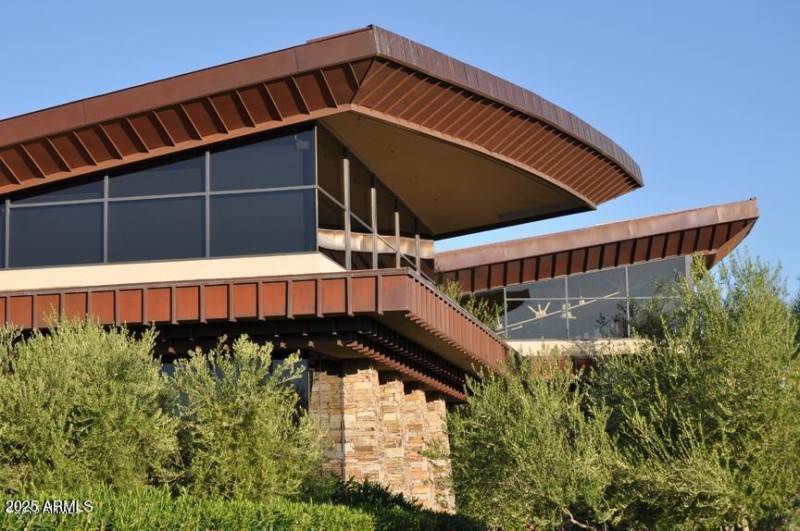 08 Stylish Kiva Club Architecture