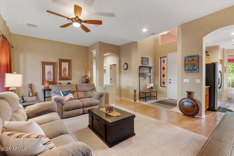 09-Entry to Living Room